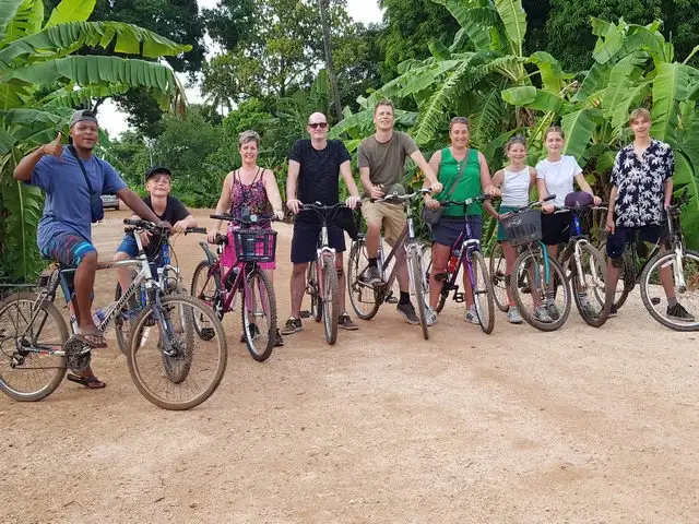 Balade à vélo dans les cocoteraies et bananeraies
